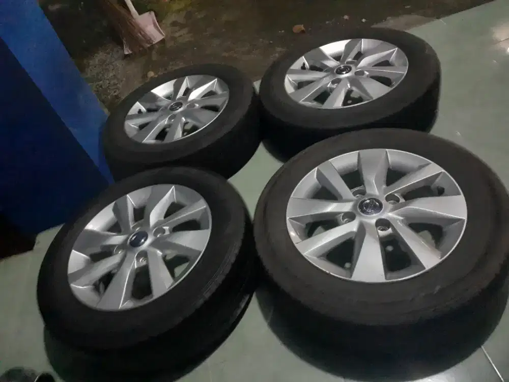 4 velg dan ban oem/ory GRAND LIVINA