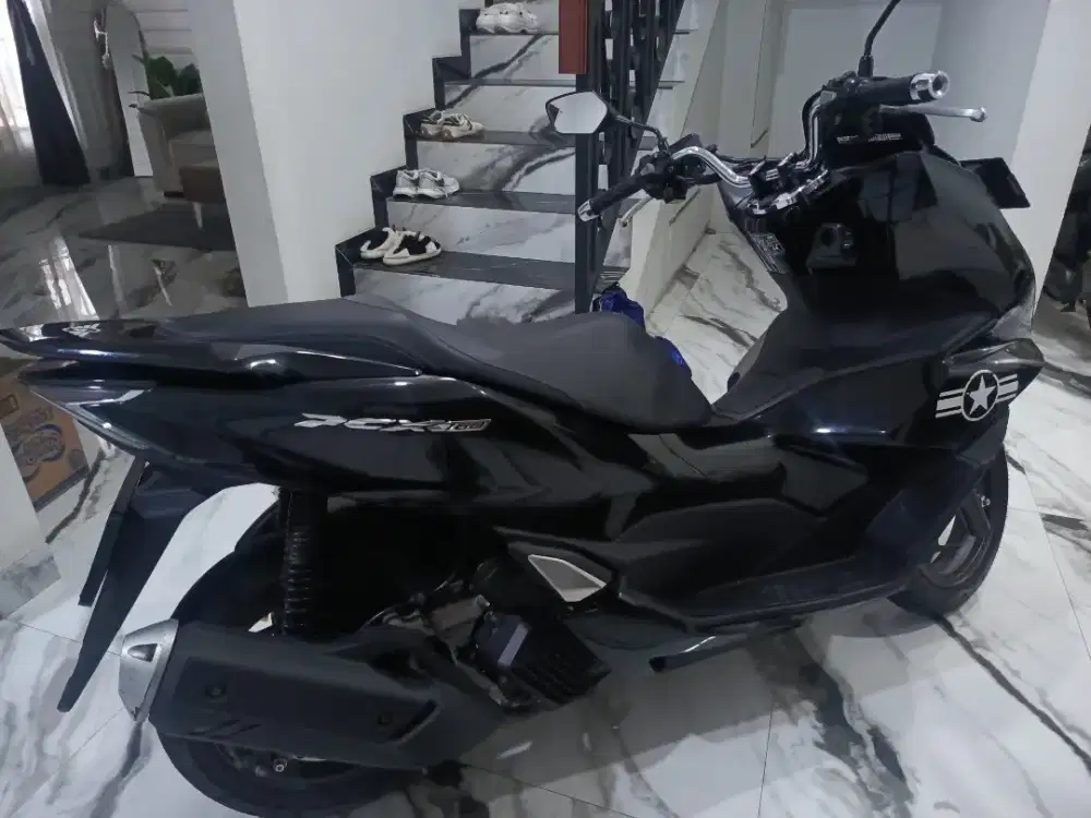 Honda New PCX 160 Hitam glossy Pajek Idup Panjang