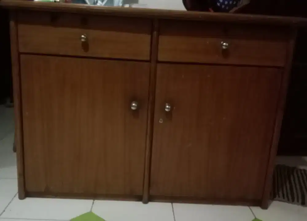 Tukang mebel harian