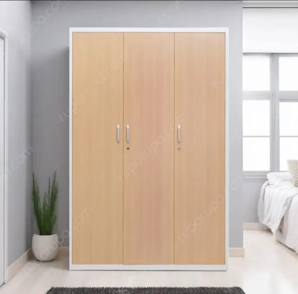 Lemari metal weslyn 3 pintu