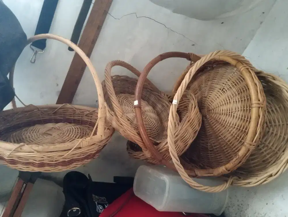 kranjang rotan bekas