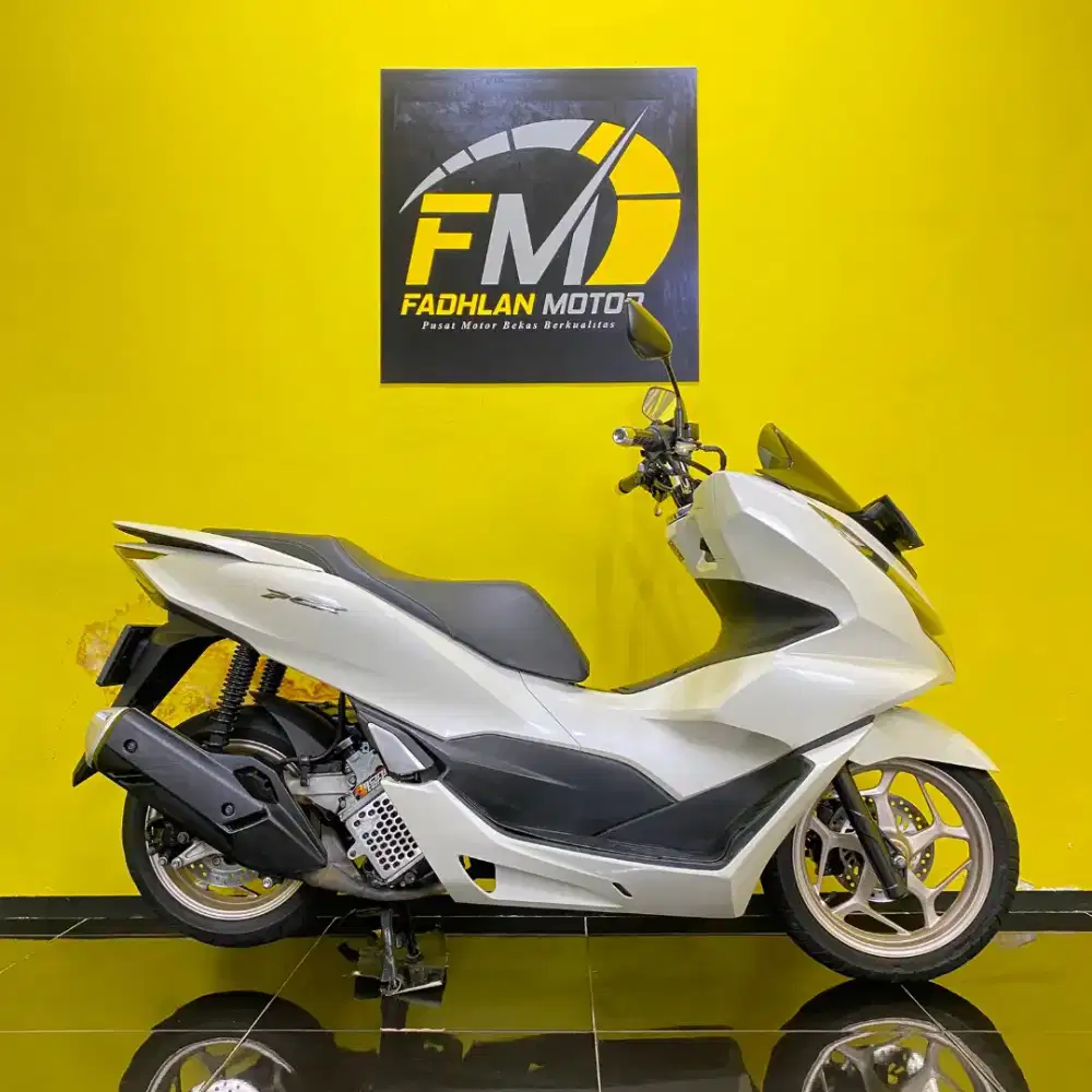 Honda PCX 160 Tahun 2021 warna putih plat Tangerang Selatan