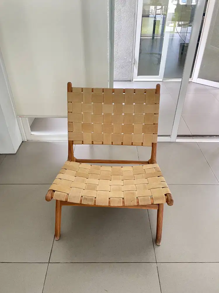 Kursi Santai Kayu & Kulit Asli Merk Elements