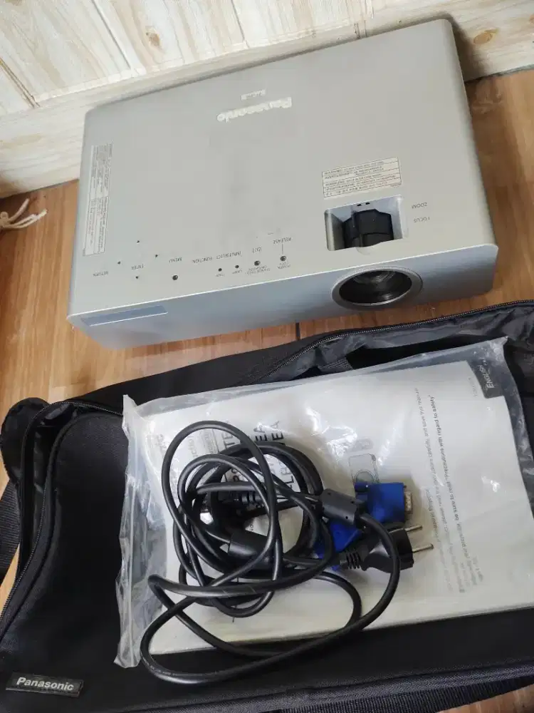 Proyektor LCD Panasonic LB90EA