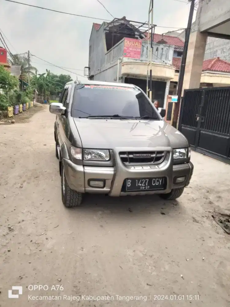 Isuzu panther touring 2001