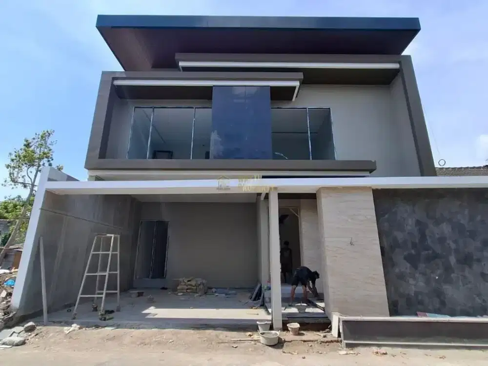 RUMAH MEWAH DESAIN KONTEMPORER 1 MENIT DARI JALAN RAYA JOGJA-SOLO