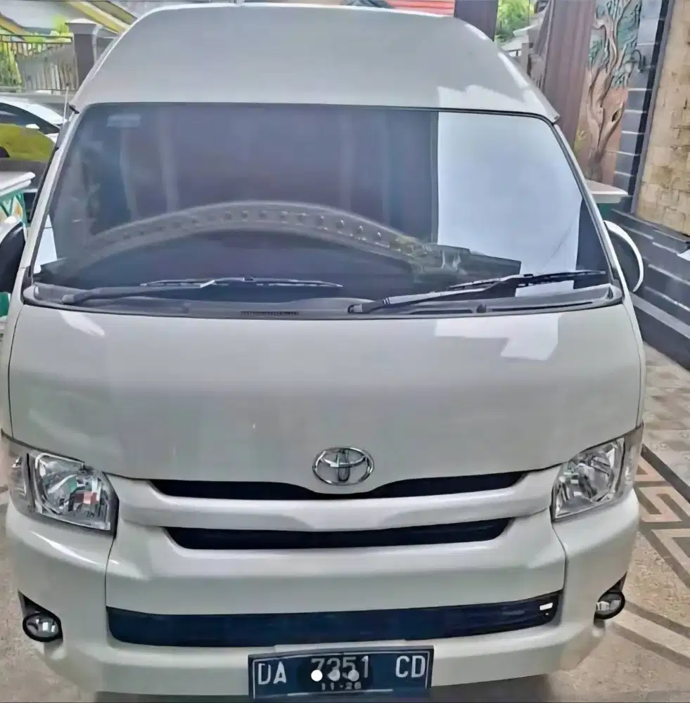 Mobil toyota hiace kondisi masih bagus baik untuk keluarga