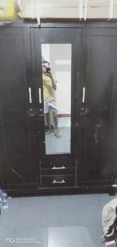Lemari kayu 3 pintu masih layak