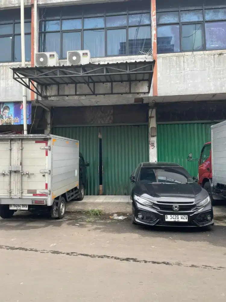 Di Jual Rumah Atau ruko 3 lantai