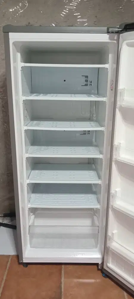 Frezer merek LG