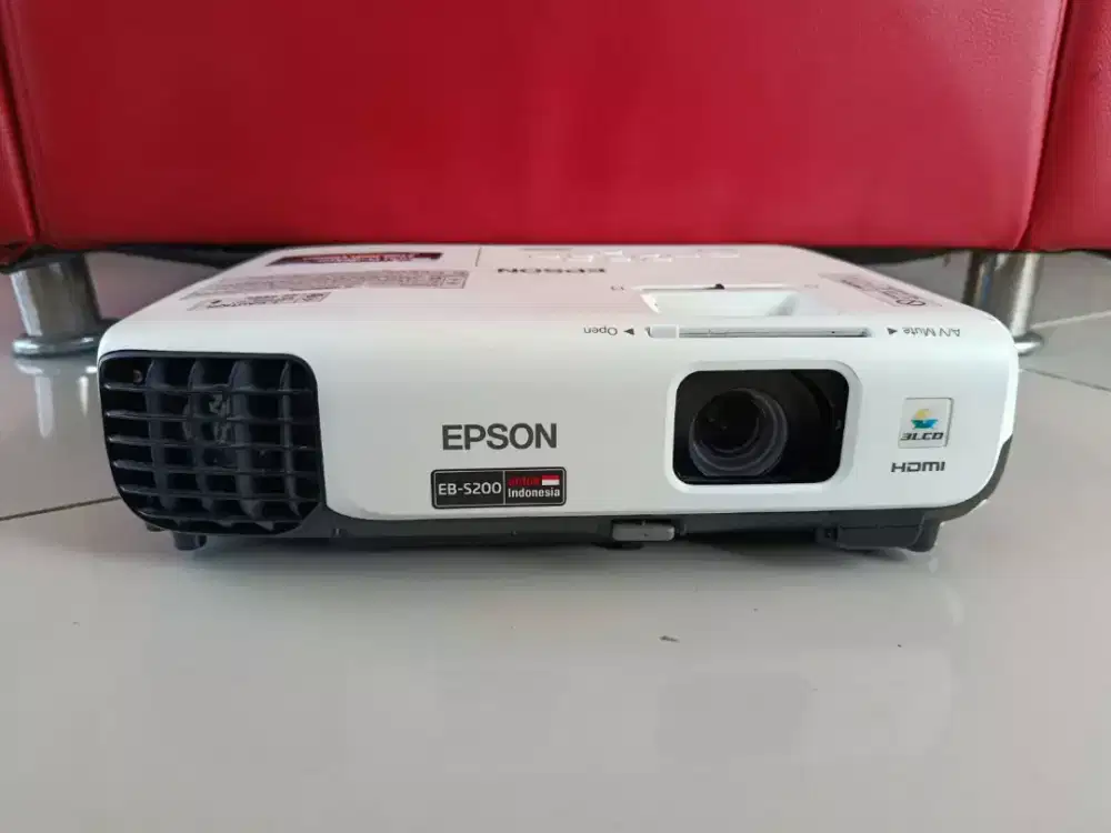 EPSON EB S200 SECOND LCD PROYEKTOR