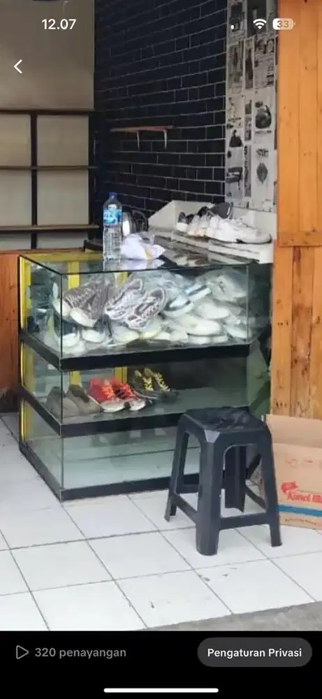 Etalase kaca Bekas