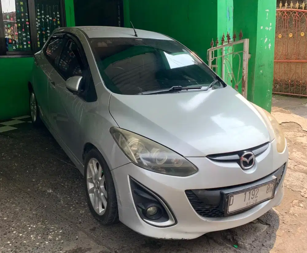 Mazda 2 tipe RZ Tahun 2012