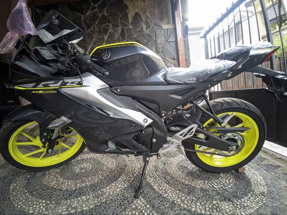 Yamaha R15 Connected 2024