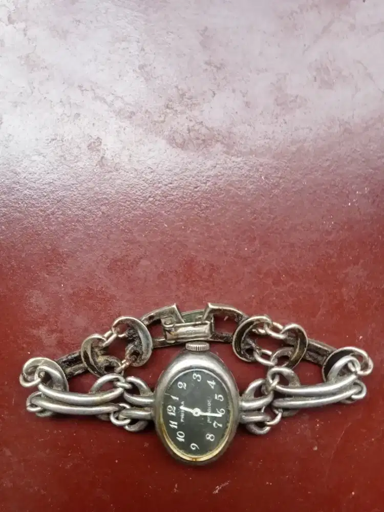 Jam tangan kuno wanita