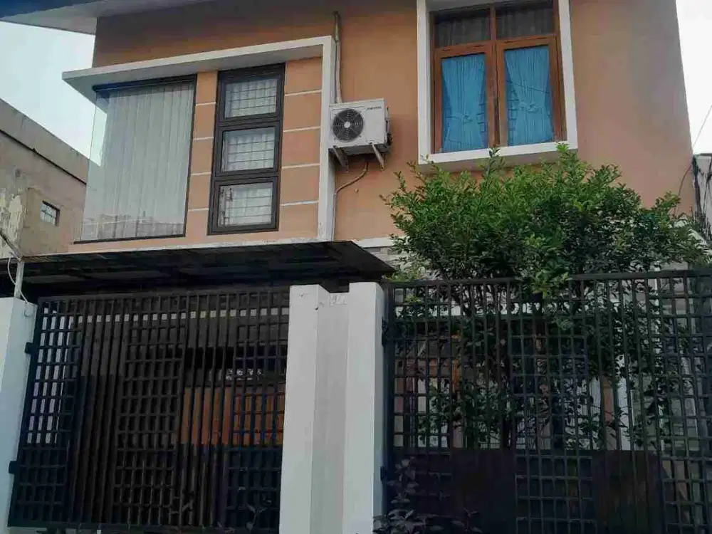 Rumah Terawat Semi Furnished di Jl Venus Margahayu Raya Bandung