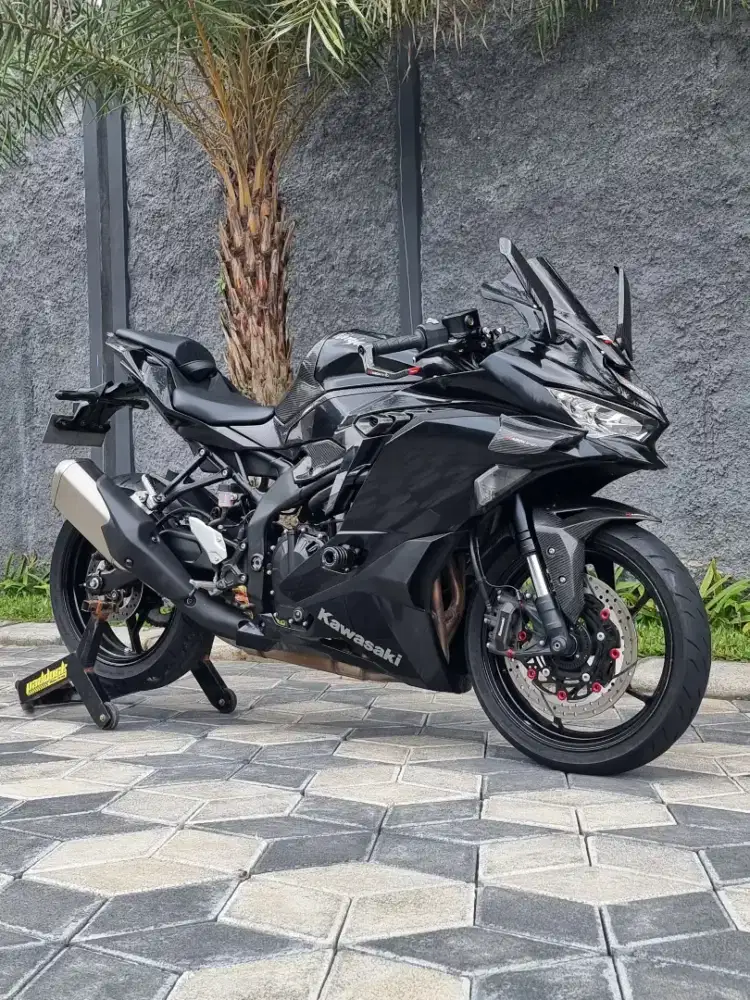 Kawasaki ZX25R thn 2022 Odo 9rb 4 Cylinder Hitam Plat L Sby Koko Motor