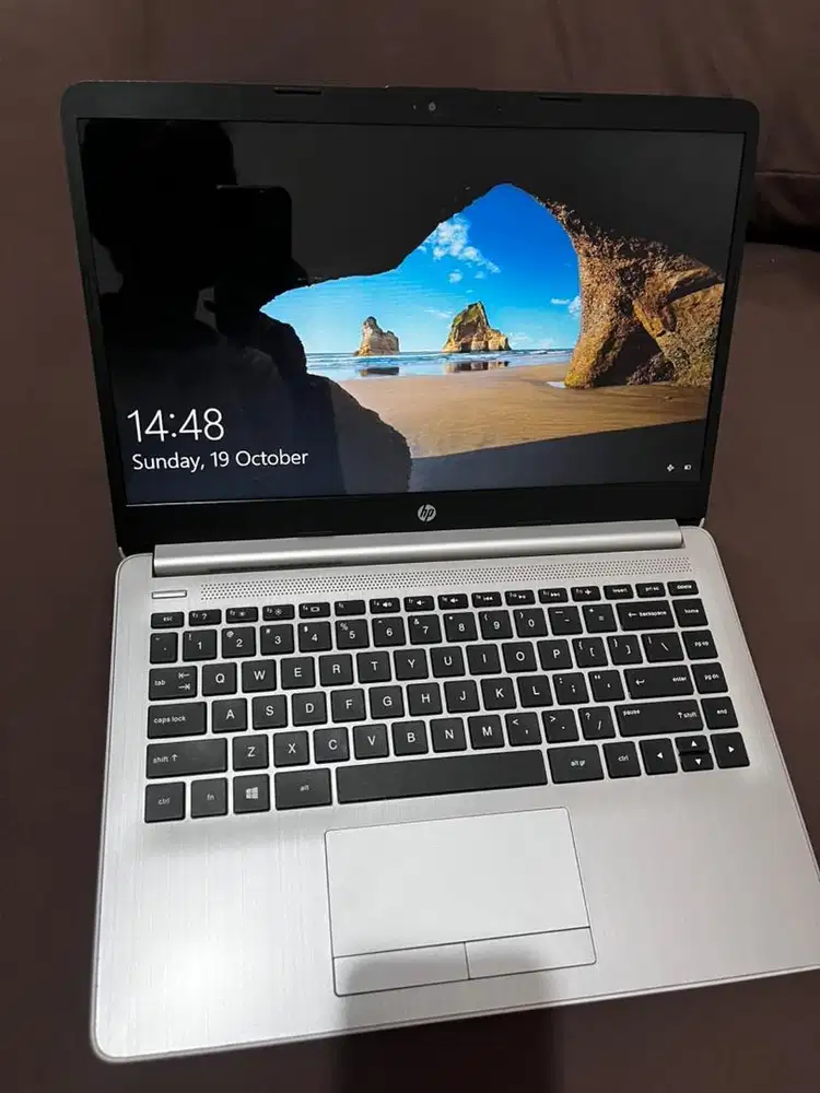 Laptop HP 14s AMD A4 RADEON R3 - siap pakai, lengkap charger original
