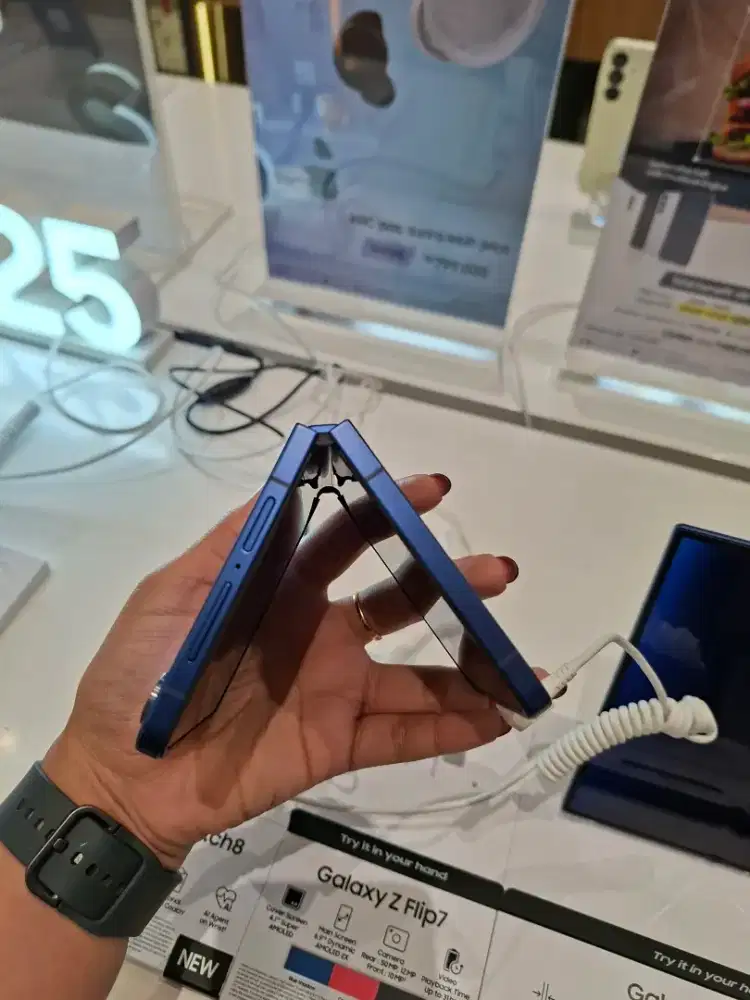 SAMSUNG Z FLIP 7
