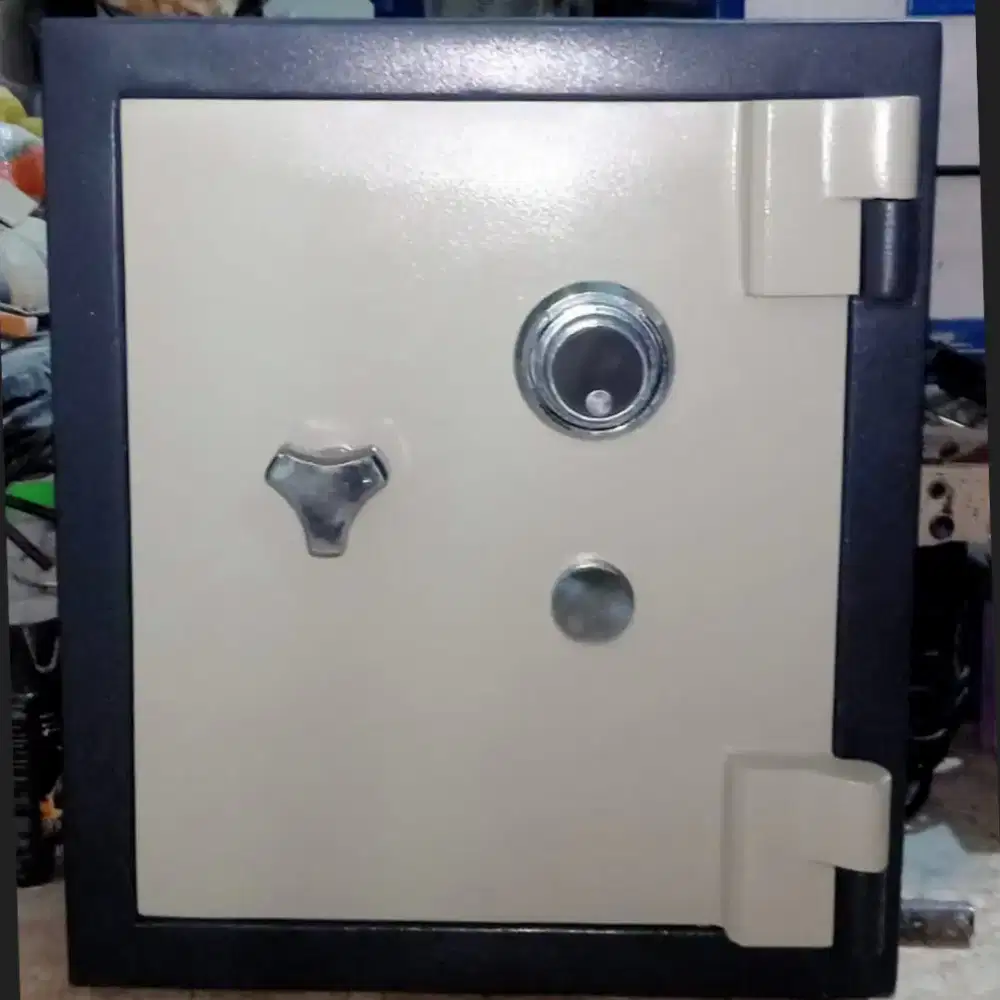 Lemari Brankas Tahan Api Bekas merk Sargent Safe Ready Stok Normal