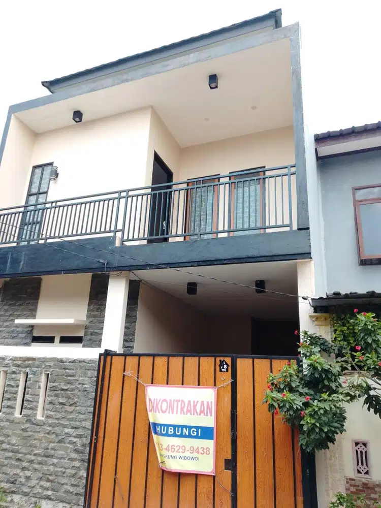 RUMAH 2 LANTAI  DI SEWAKAN