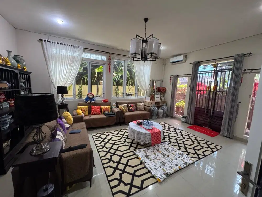 rumah dengan 6 kamar tidur di taman griya jimbaran
