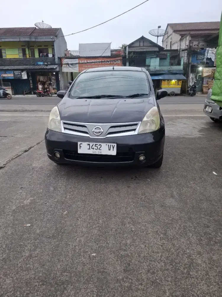 Nisan grand Livina XV at 2012 km 130 rbu.