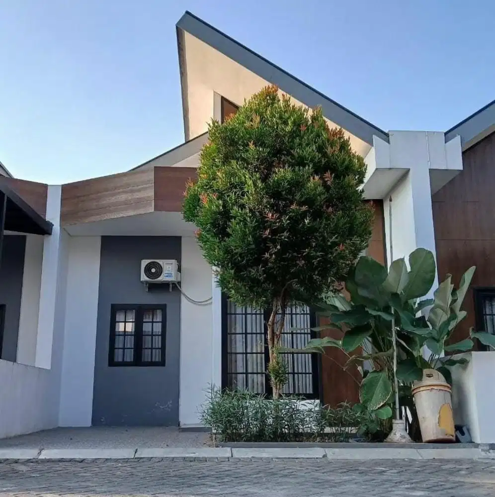 Disewakan rumah semi furnished tengah kota