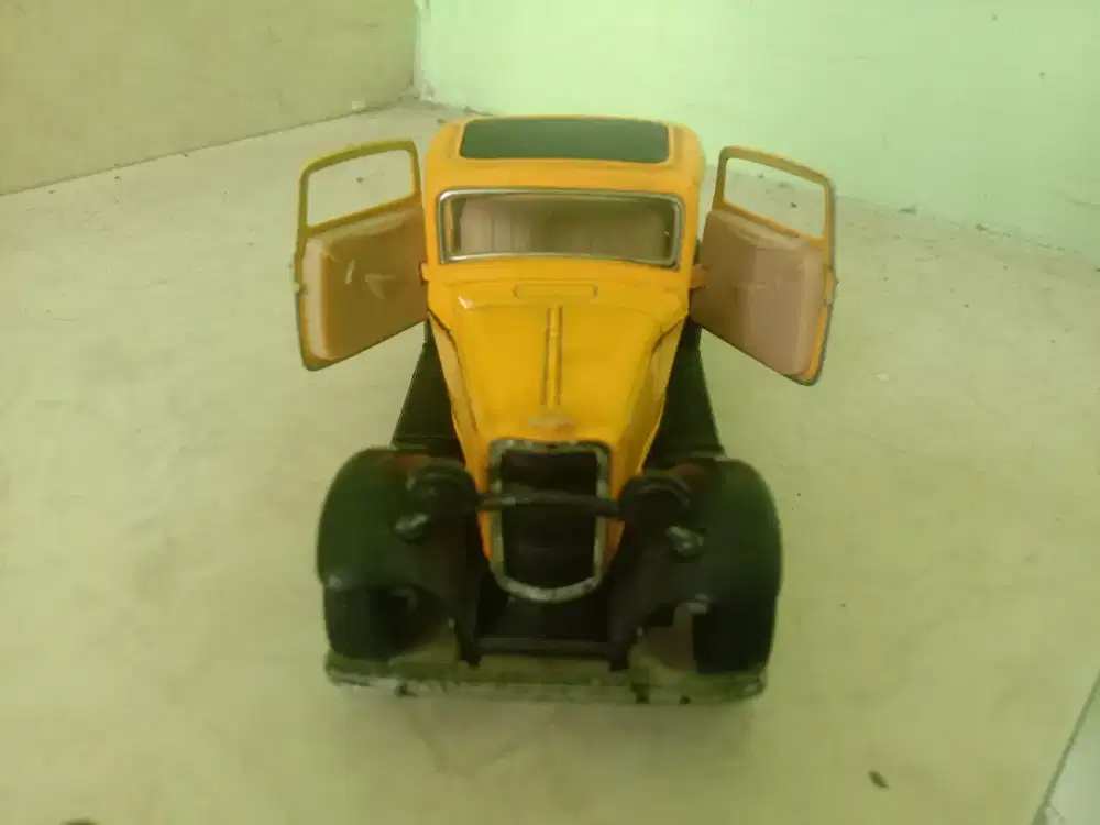 Ford 3 Window Coupe - Miniatur