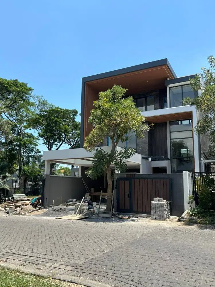 Citraland Baru Gress 3 Lantai Minimalis Modern Mewah Ada Lift Surabaya