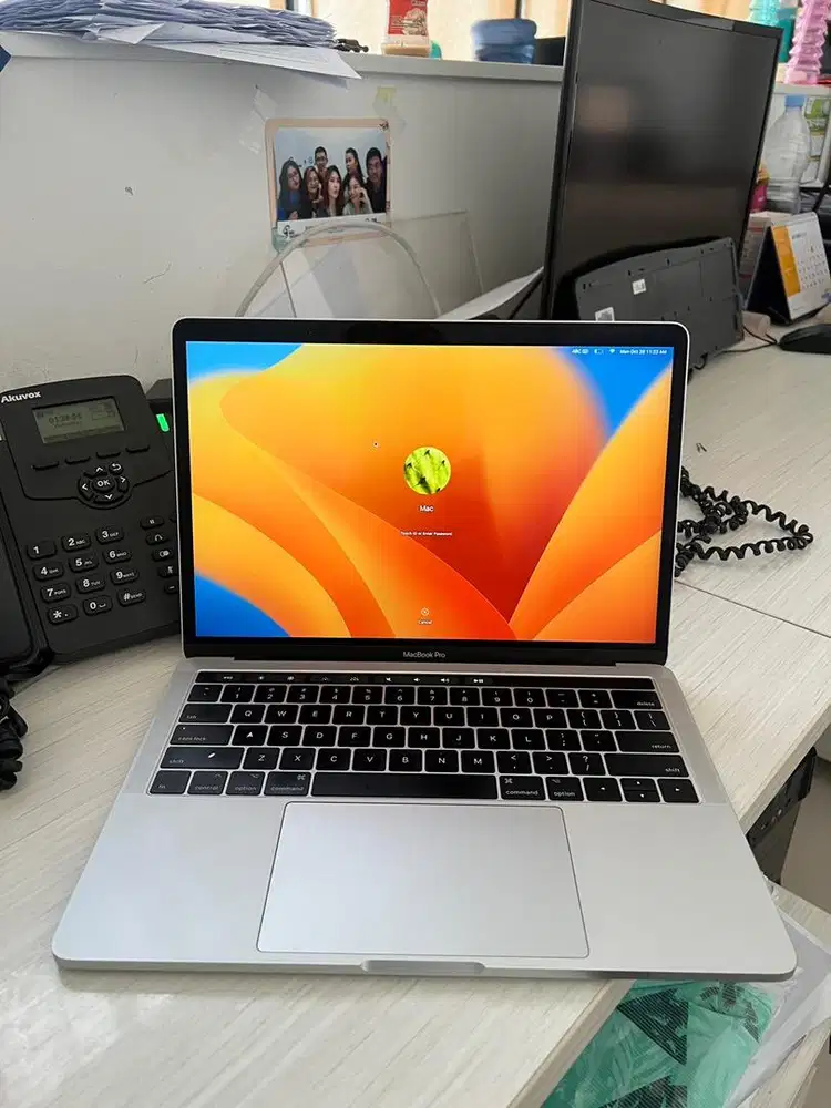 Macbook Pro 2017 Touchbar i7 spek Tinggi