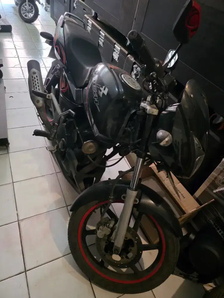 Motor Bajaj pulsar 180