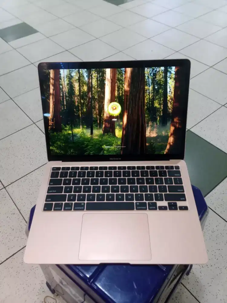 Bu jual MacBook Air Retina 2020 i5 8gb / 512gb