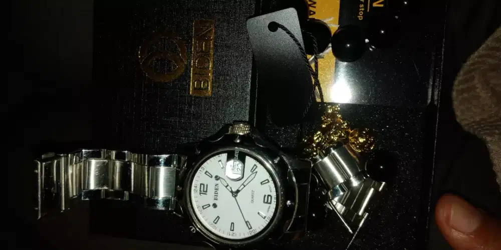 Jam tangan merk BIDEN