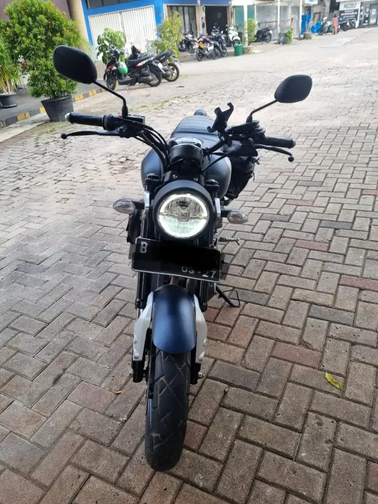 YAMAHA XSR 155 Biru