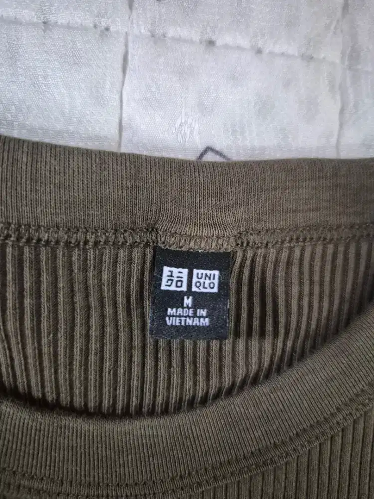 Kaos wanita Uniqlo