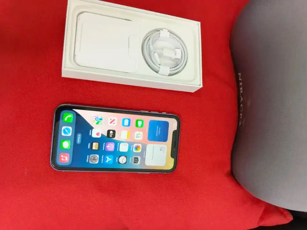 Iphone 11 128gb purple masih baru