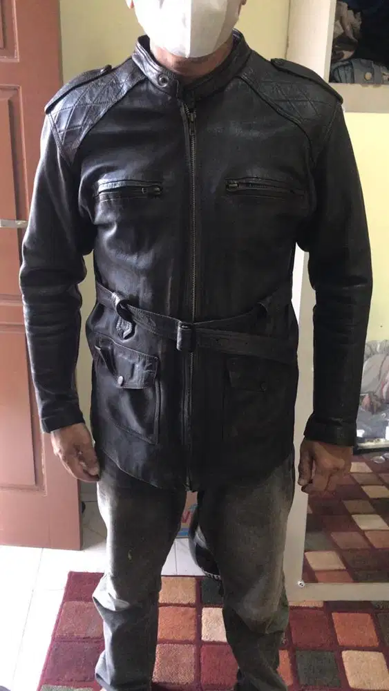 Jaket kulit coklat tua