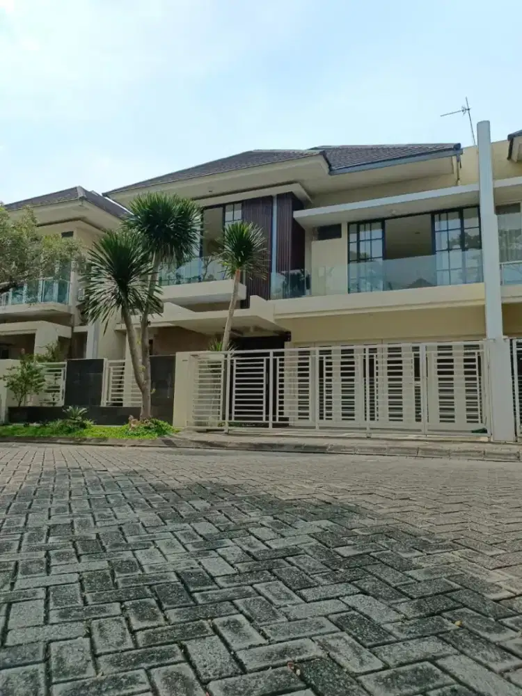 Rumah luas cluster Royal residence