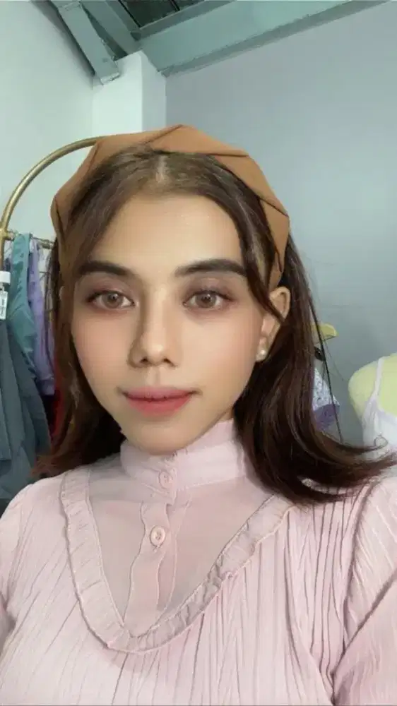 di butuhkan pekerja sebagai host live tiktok & shopee