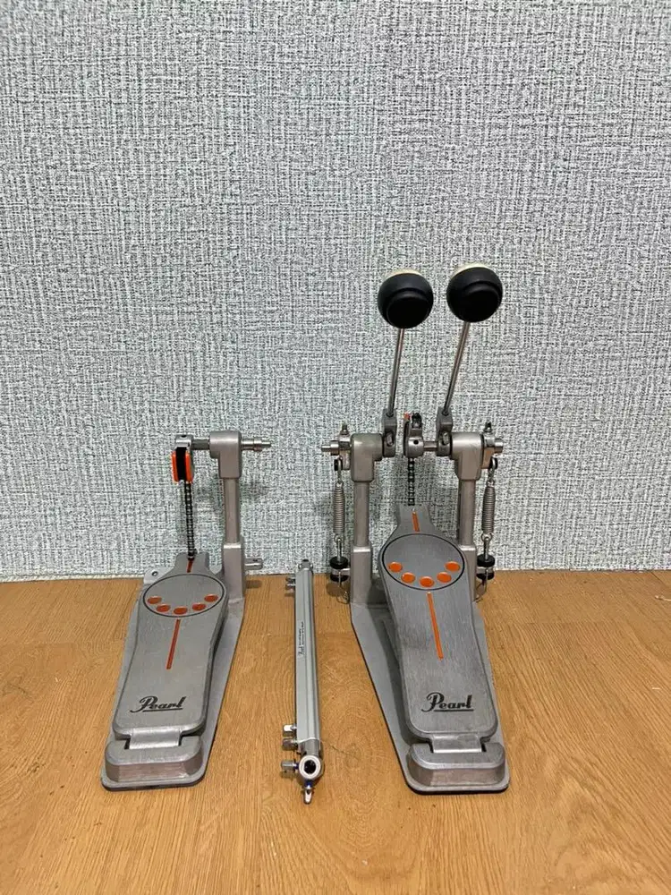 Double pedal drum pearl P932 demonator like new