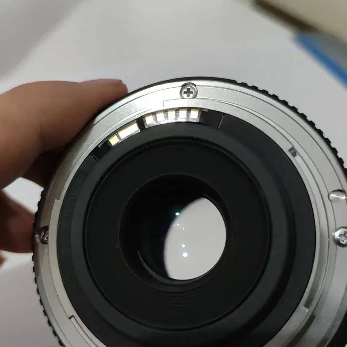 canon efs 24mm f2. 8 lensa