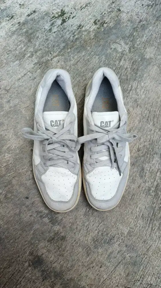 sepatu Caterpillar size 42