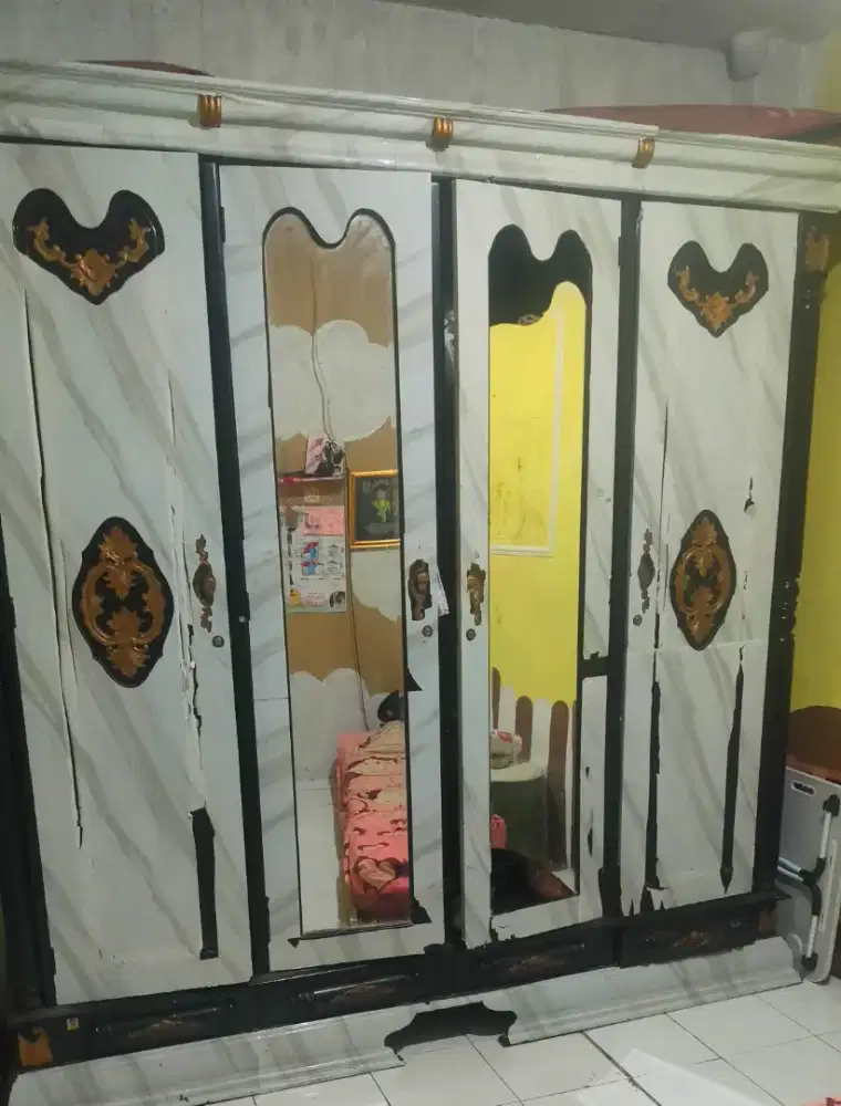 Lemari Jati 4 pintu