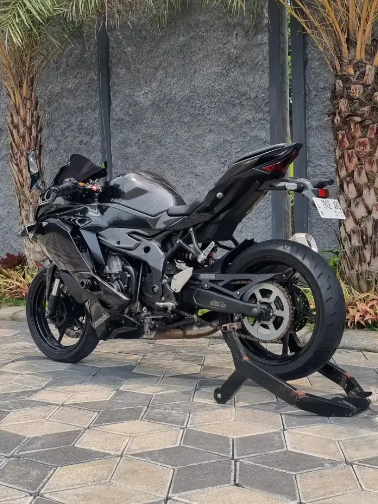 Kawasaki ZX25R thn 2022 Odo 9rb 4 Cylinder Hitam Plat L Sby Koko Motor