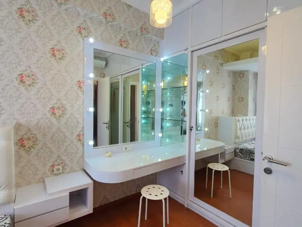 ready apartemen green lake sunter,2kamar furnished,lantai tengah,view danau,hadap timur
