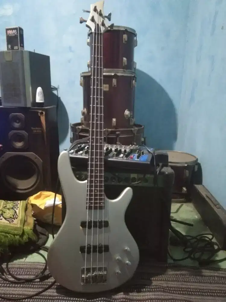 Bass elektrik Rockwell