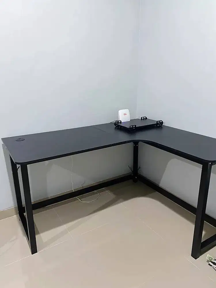 KUCADI - Meja Gaming - Belajar (Karbon Serat)