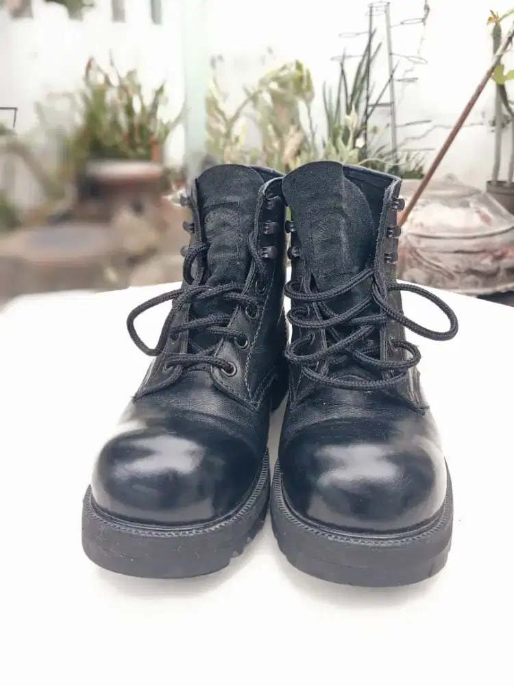 Dijual sepatu boots kulit merek BATANT STRIDE
