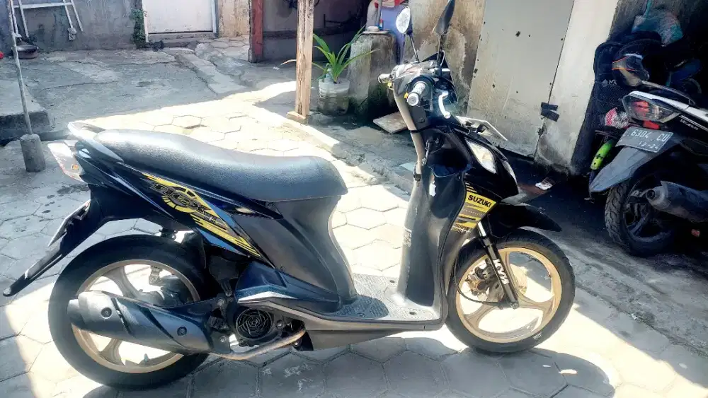 Suzuki nex one warna limited edition kuning emas